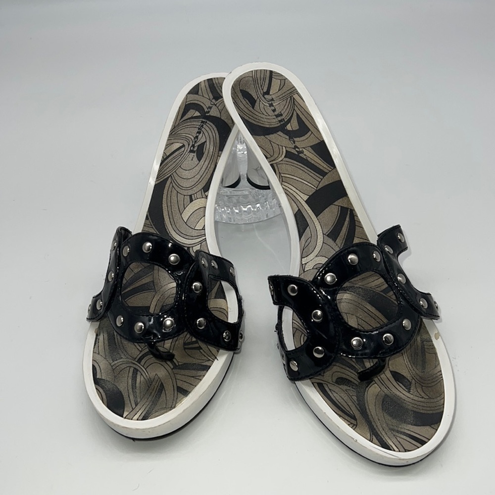 Unlisted Brand Groovy White and Black Sandals size 9